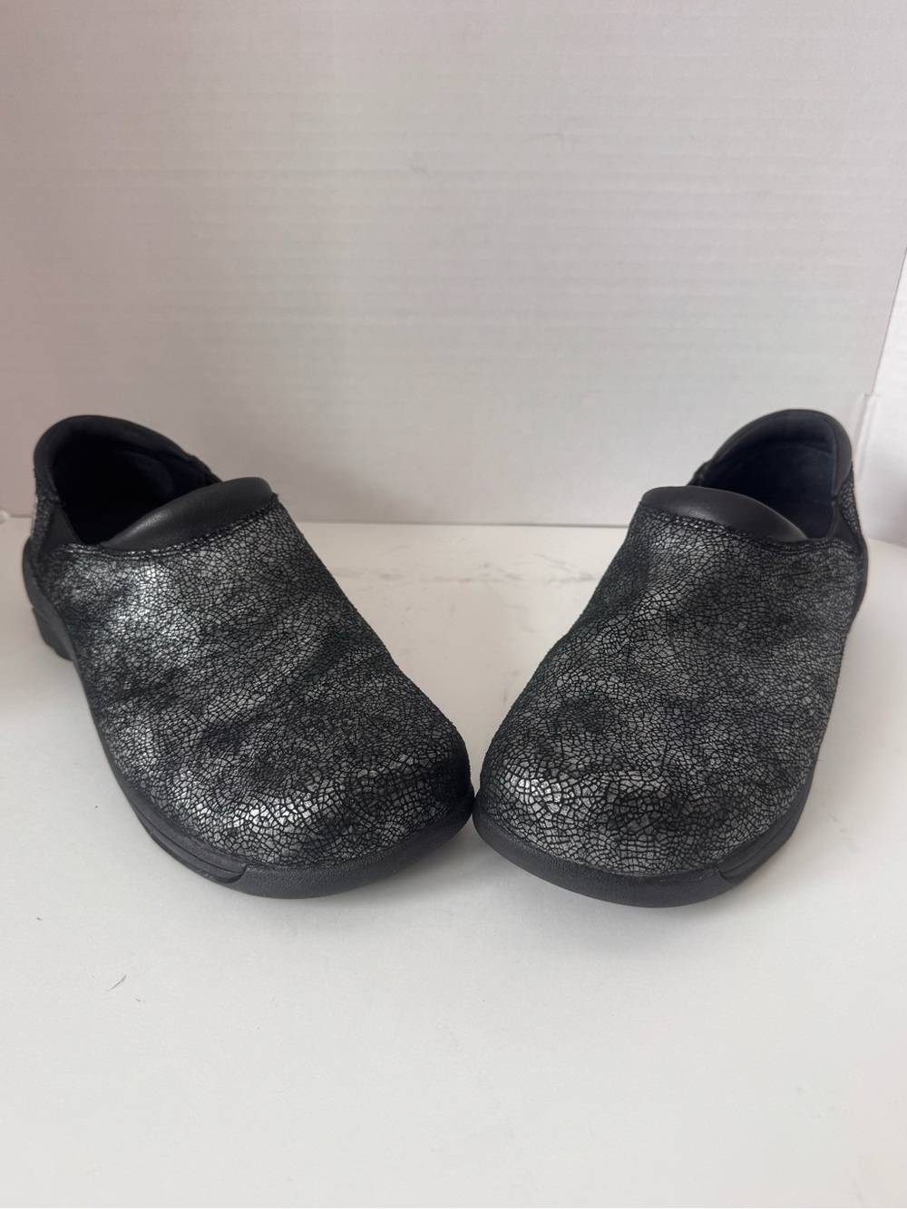 MOZO Forza Slip Resistant Work Clogs Black Metallic Crackle Women’s Size 9